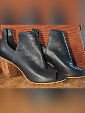 Steve Madden Black Leather Cutout Peep-Toe Block Heel Booties